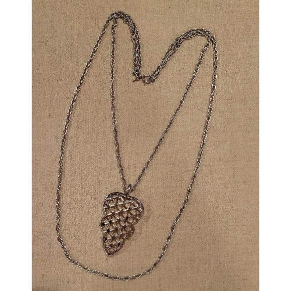 VTG Crown Trifari Silver Tone Double Twist Chain Modernist Diamond Cut Pendant - Picture 5 of 9